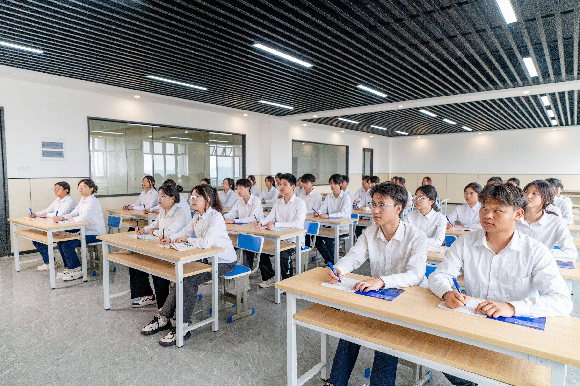 初中毕业上职校,选什么专业未来有前途