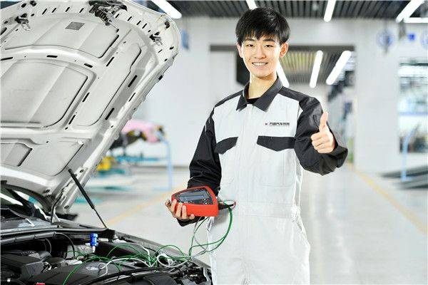 初中毕业上职校,选什么专业未来有前途