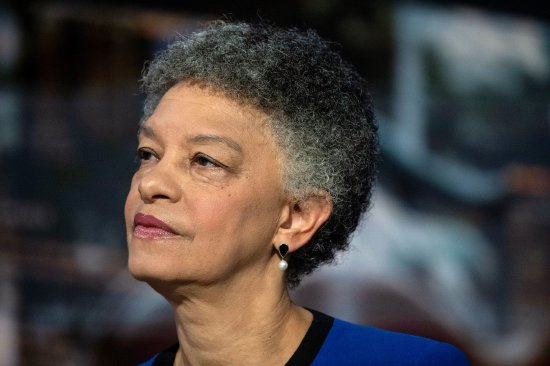 美联储官员柯林斯:降息应谨慎并以数据为依据