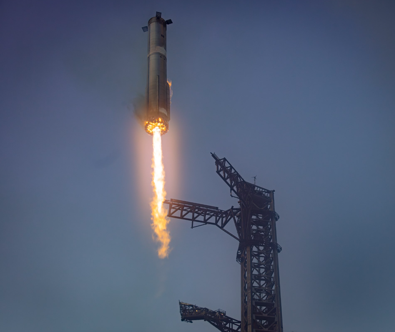 彭博社老板质疑美国重返月球计划乱花千亿美元:看看人家马斯克