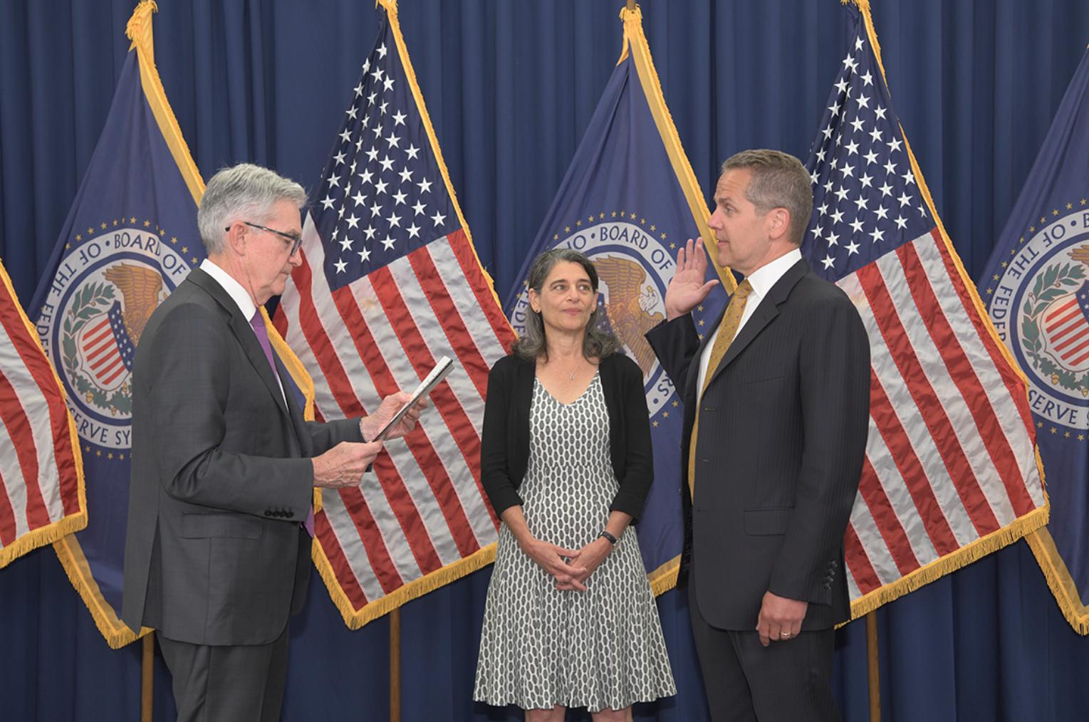 免职美联储监管副主席?特朗普团队正考虑一项“夺权大计”