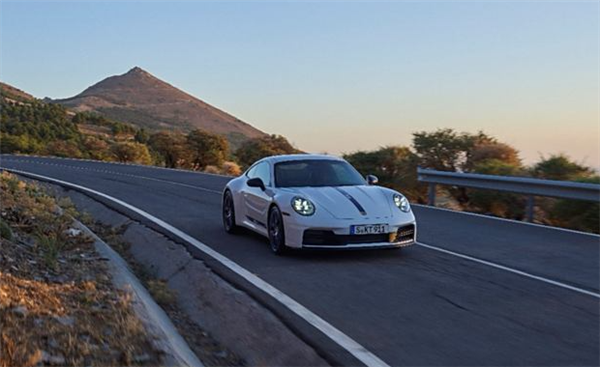 163.3万元! 新款保时捷911 Carrera T正式开启预售