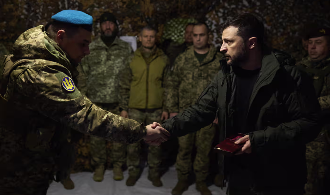 外媒:泽连斯基前往顿巴斯一战略要地视察,称“局势紧张”