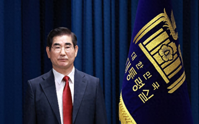 韩媒:韩国防长向国民道歉,就紧急戒严风波提出辞职