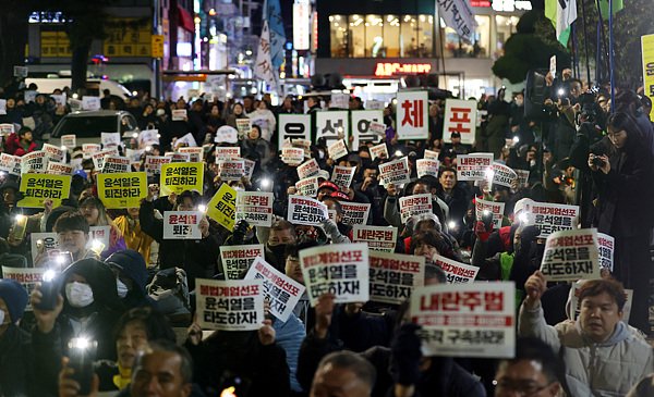 “韩国让华盛顿措手不及,中俄朝都在看着呢”