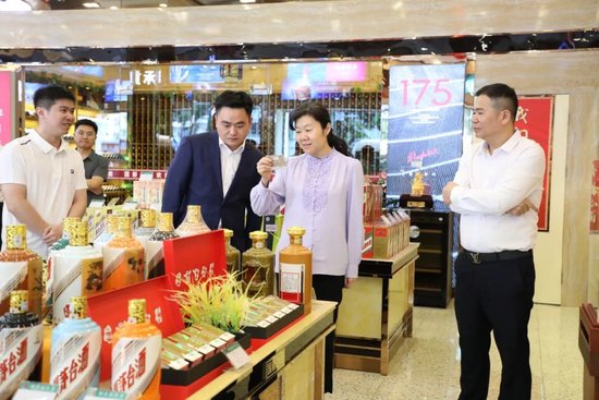 王莉调研三亚、深圳、成都市场渠道:全面增强消费者触达,切实解决茅台酒供需适配问题