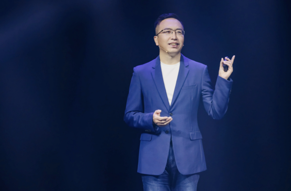 耀耀领先!赵明称荣耀手机盲评没输过 带水印没赢过