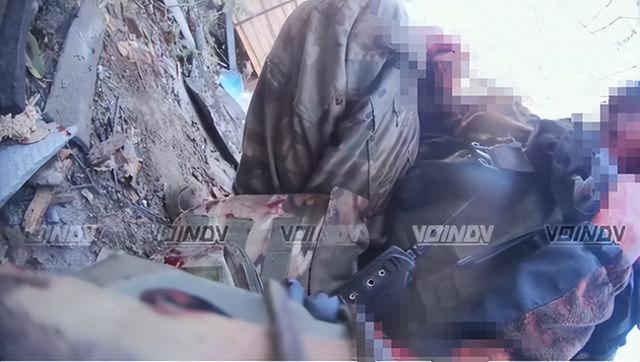 俄媒:普京向在近身肉搏战中打败乌军士兵的俄军士兵授予“俄罗斯英雄”称号