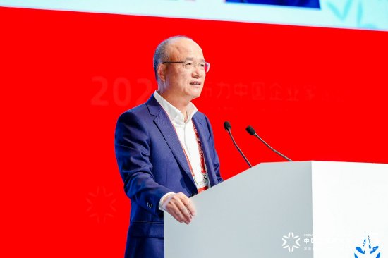 郭广昌感谢DeepSeek和阿里通义千问,自曝写稿子时都用上了