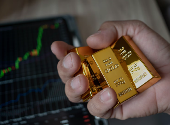 外盘头条：俄乌谈判陷僵局 白宫对乌提新经济要求 黄金再创新高 法拉利涨价 AppLovin遭浑水做空 股价暴跌20%