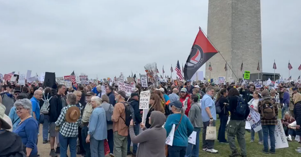 反对特朗普各项政策！全美上演1200多场抗议活动