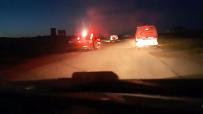 美媒曝光医护人员在加沙遭枪击视频后，以军承认“误将”急救车队视为威胁并开火