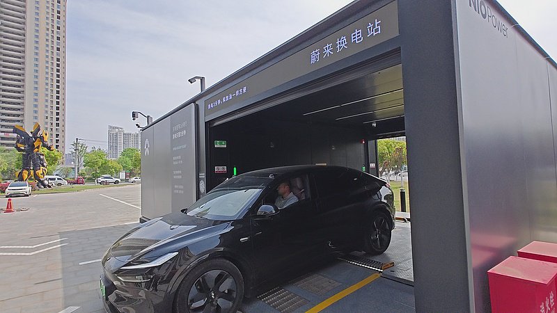 蔚来李斌回应换电站被卖传闻：不信谣不传谣