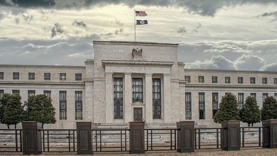 外盘头条：关税风波引发金价创新高 美国消费者信心持续下滑 通胀预期飙升 华尔街大行对前景充满迷茫