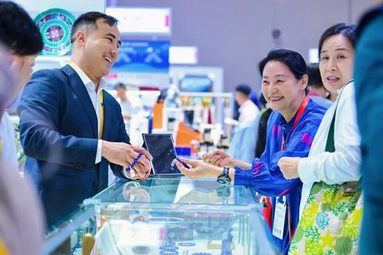 绿地集团携20国好物亮相第五届消博会，共建共享中国消费大市场