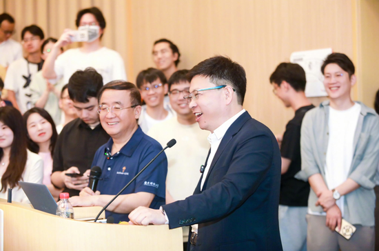 创新创业大讲堂｜余承东：构筑自主可控的鸿蒙操作系统与生态体系