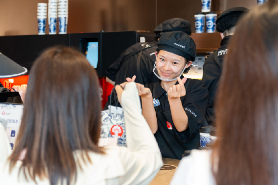 霸王茶姬“无声门店”入选信息无障碍优秀案例