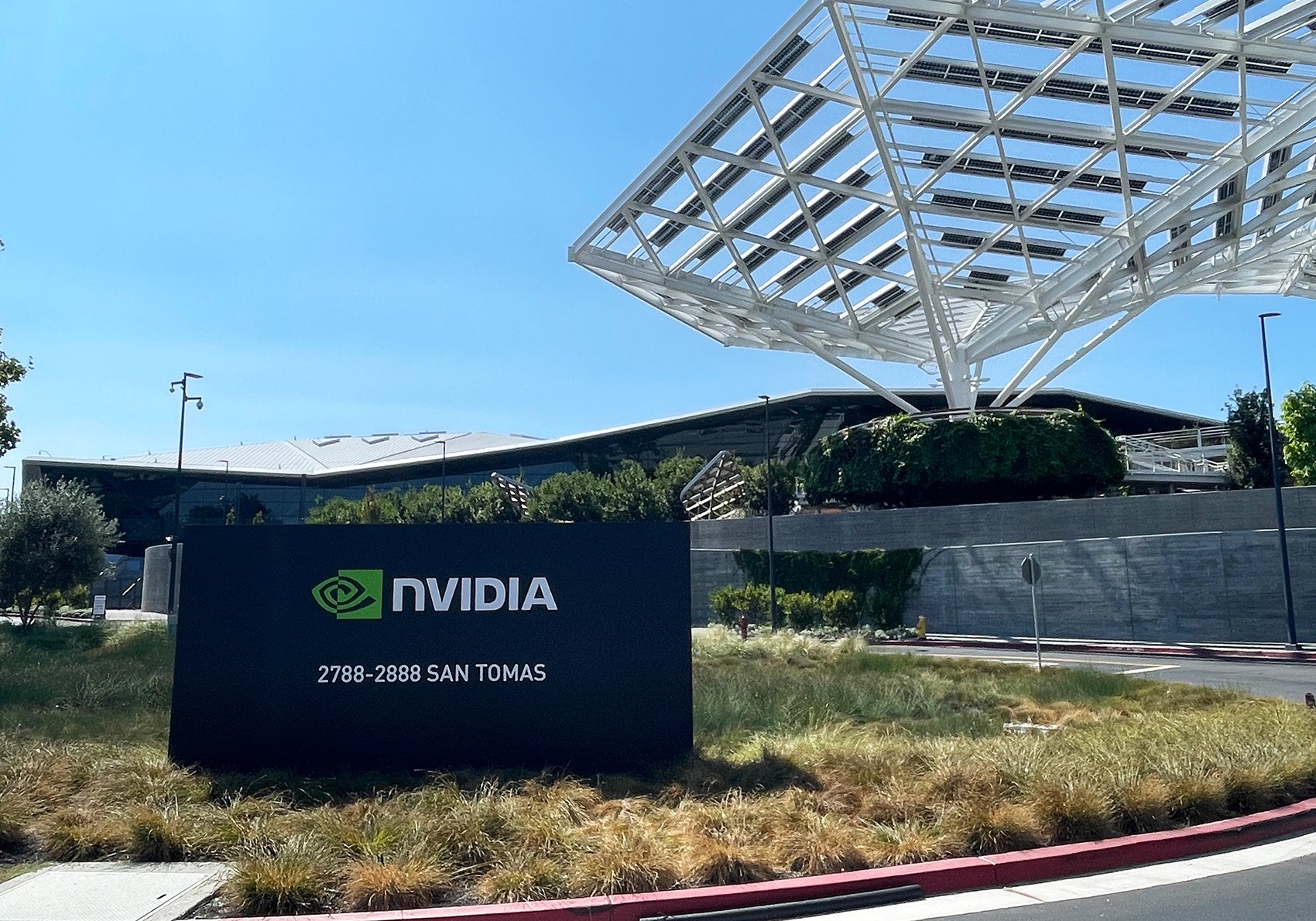 刚刚，全球首家，英伟达4万亿美元市值，相当于日本GDP