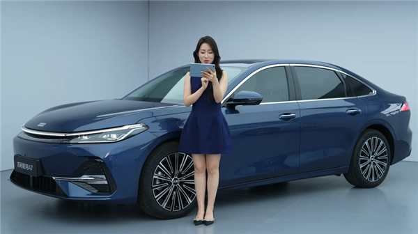 油耗可媲美摩托车 吉利中型家轿银河A7上市:8.18万起