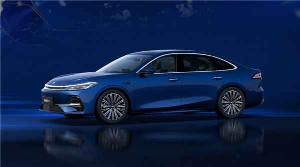 油耗可媲美摩托车 吉利中型家轿银河A7上市:8.18万起