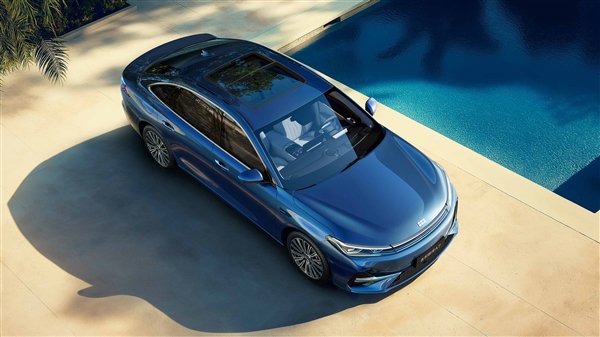 油耗可媲美摩托车 吉利中型家轿银河A7上市:8.18万起