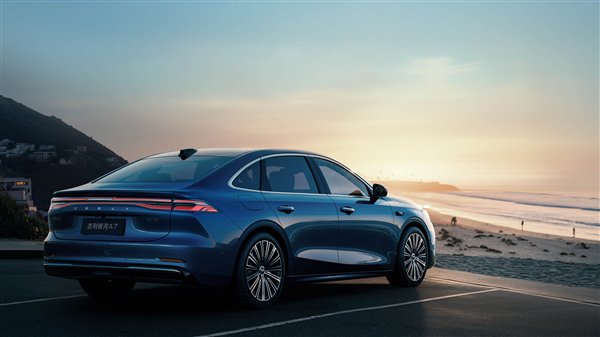 油耗可媲美摩托车 吉利中型家轿银河A7上市:8.18万起