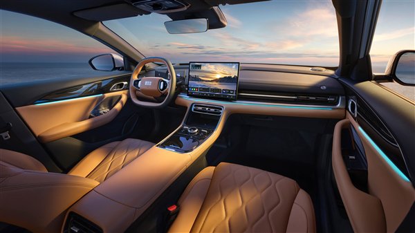 油耗可媲美摩托车 吉利中型家轿银河A7上市:8.18万起