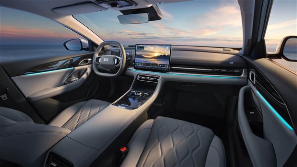 油耗可媲美摩托车 吉利中型家轿银河A7上市:8.18万起