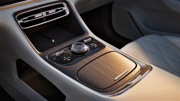 油耗可媲美摩托车 吉利中型家轿银河A7上市:8.18万起