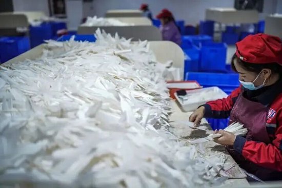 “一年涨三次”“比黄金涨得还猛!”网友吐槽:买不起