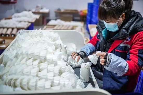 “一年涨三次”“比黄金涨得还猛!”网友吐槽:买不起