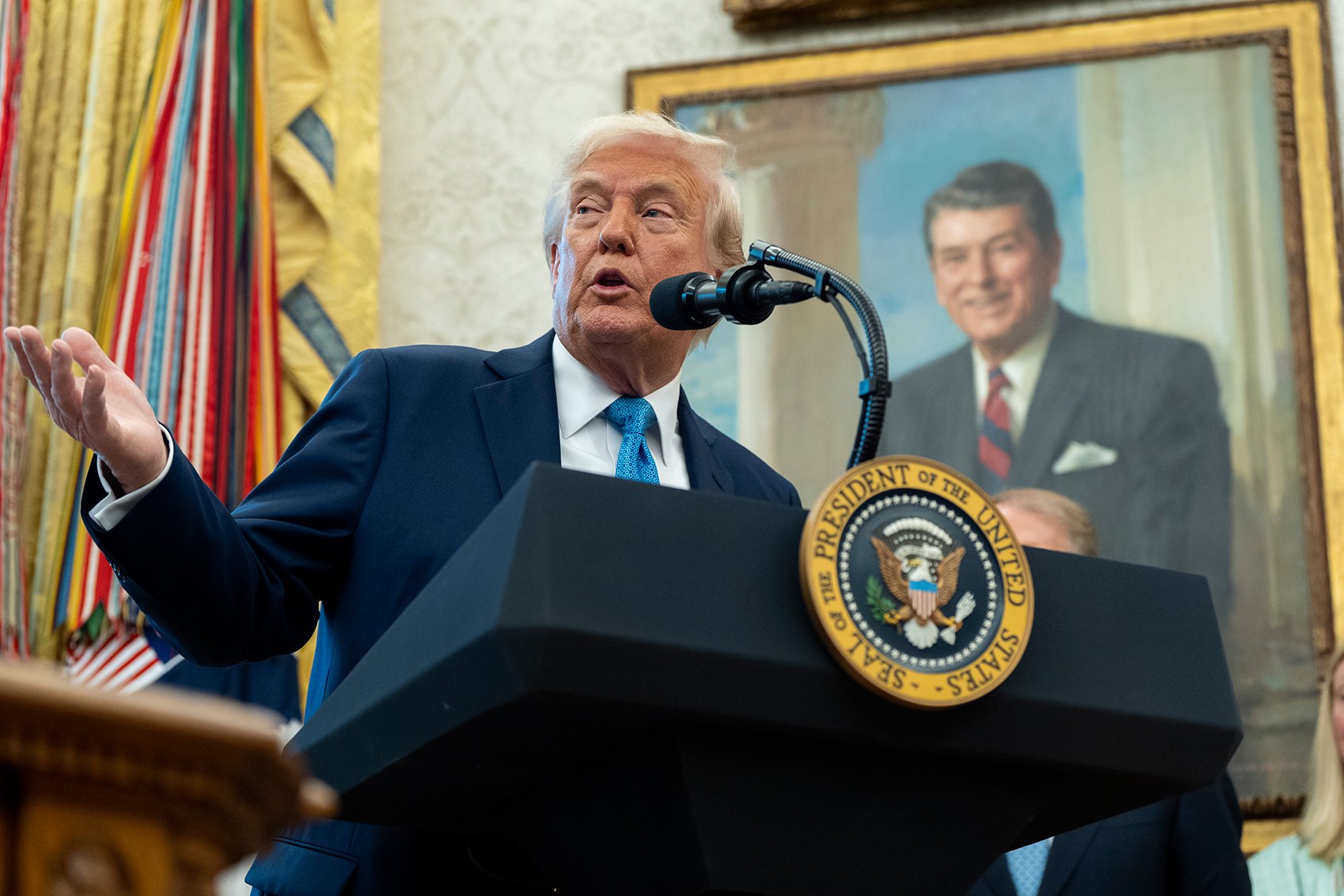 特朗普宣布!美联储主席候选人名单缩小至三人,他是热门人选之一