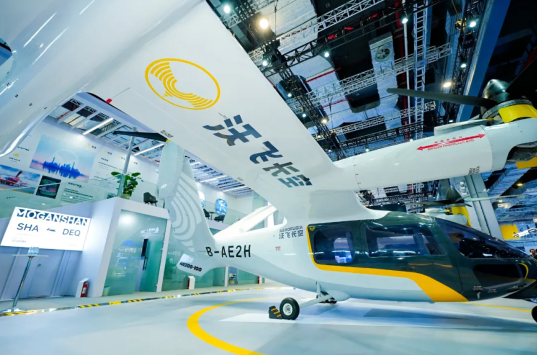 2025世界智能产业博览会举行,川企集中展示智能制造