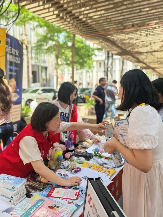 金融教育宣传周| 国投瑞银基金走进兴融社区 ，普及反洗钱知识