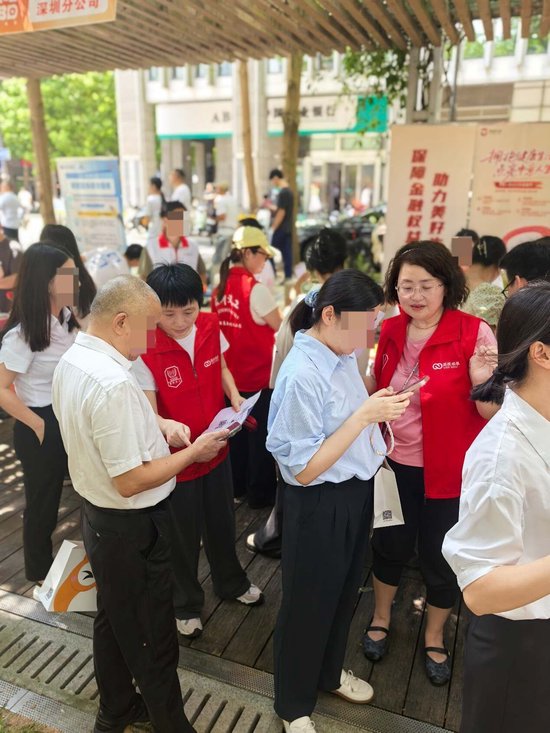 金融教育宣传周| 国投瑞银基金走进兴融社区 ，普及反洗钱知识