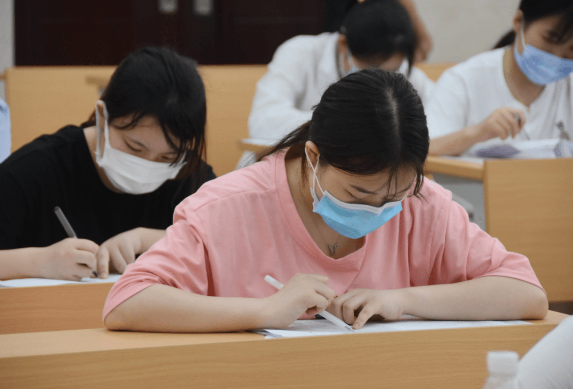 学生毕业后都是做什么工作的 学生毕业后都是做什么工作的