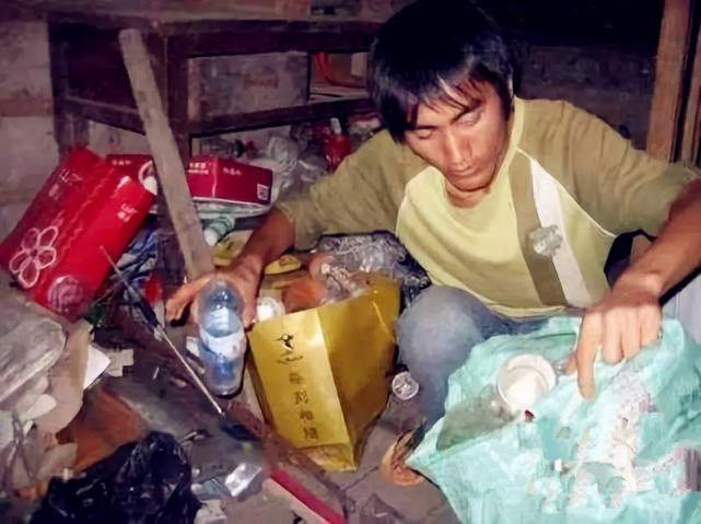 一个大学生收废品的短视频