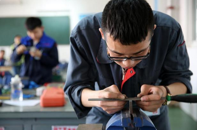 毕业后做什么大专生工作比较好 毕业后做什么大专生工作比较好