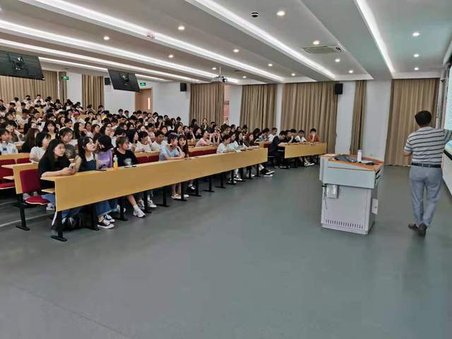 电子商务本科生毕业后做什么工作比较好