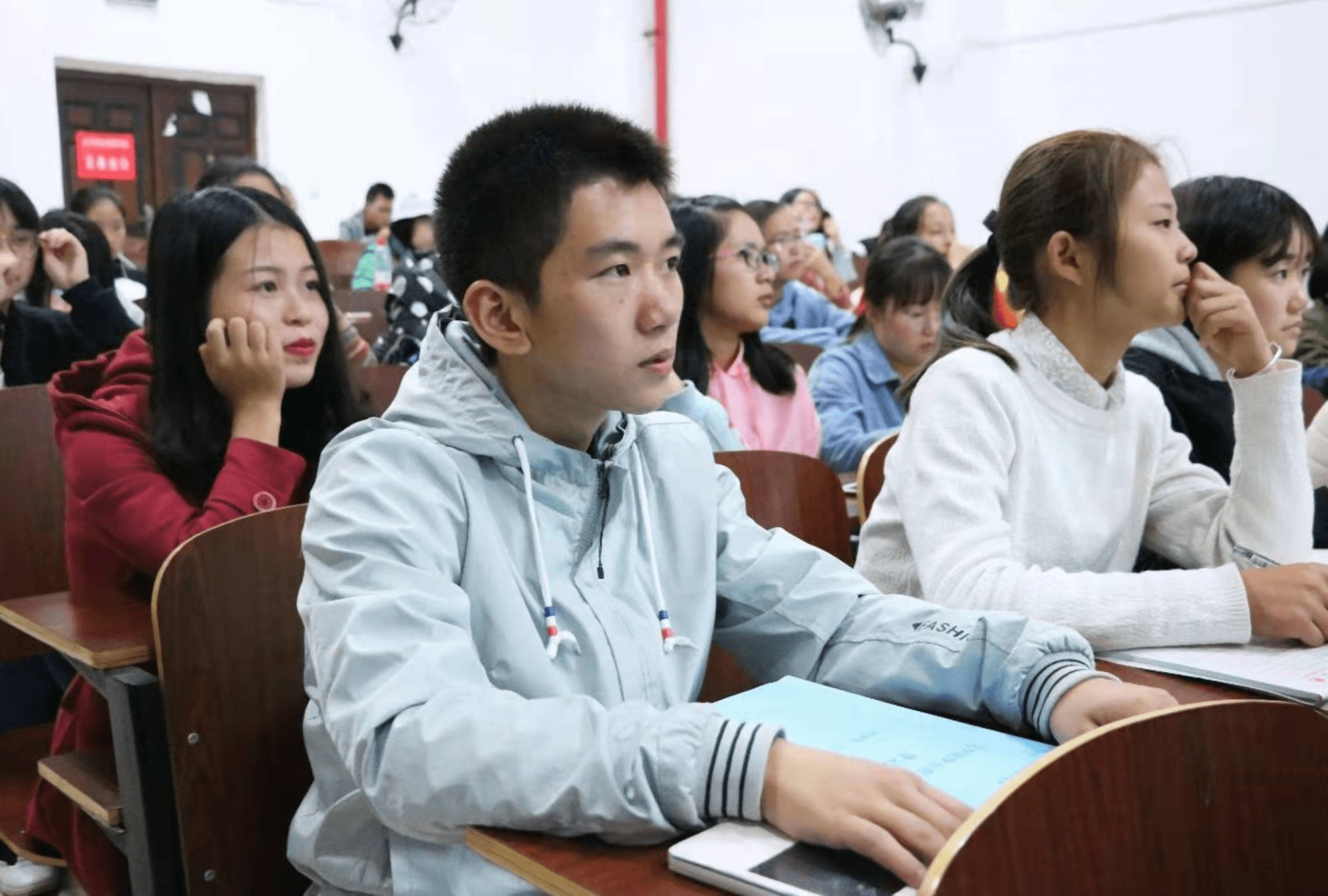 大专毕业后大家做什么工作比较好