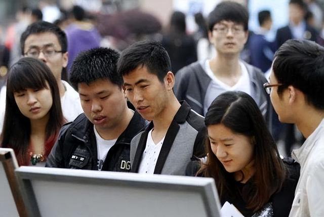 大专毕业后大家做什么工作比较好