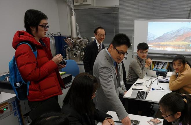 描述刚毕业大学生的形容词