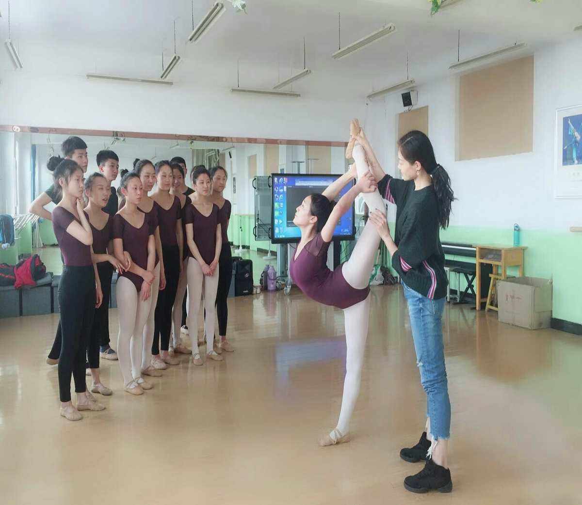 关于舞蹈学毕业后能做什么工作的信息 关于舞蹈学毕业后能做什么工作的信息