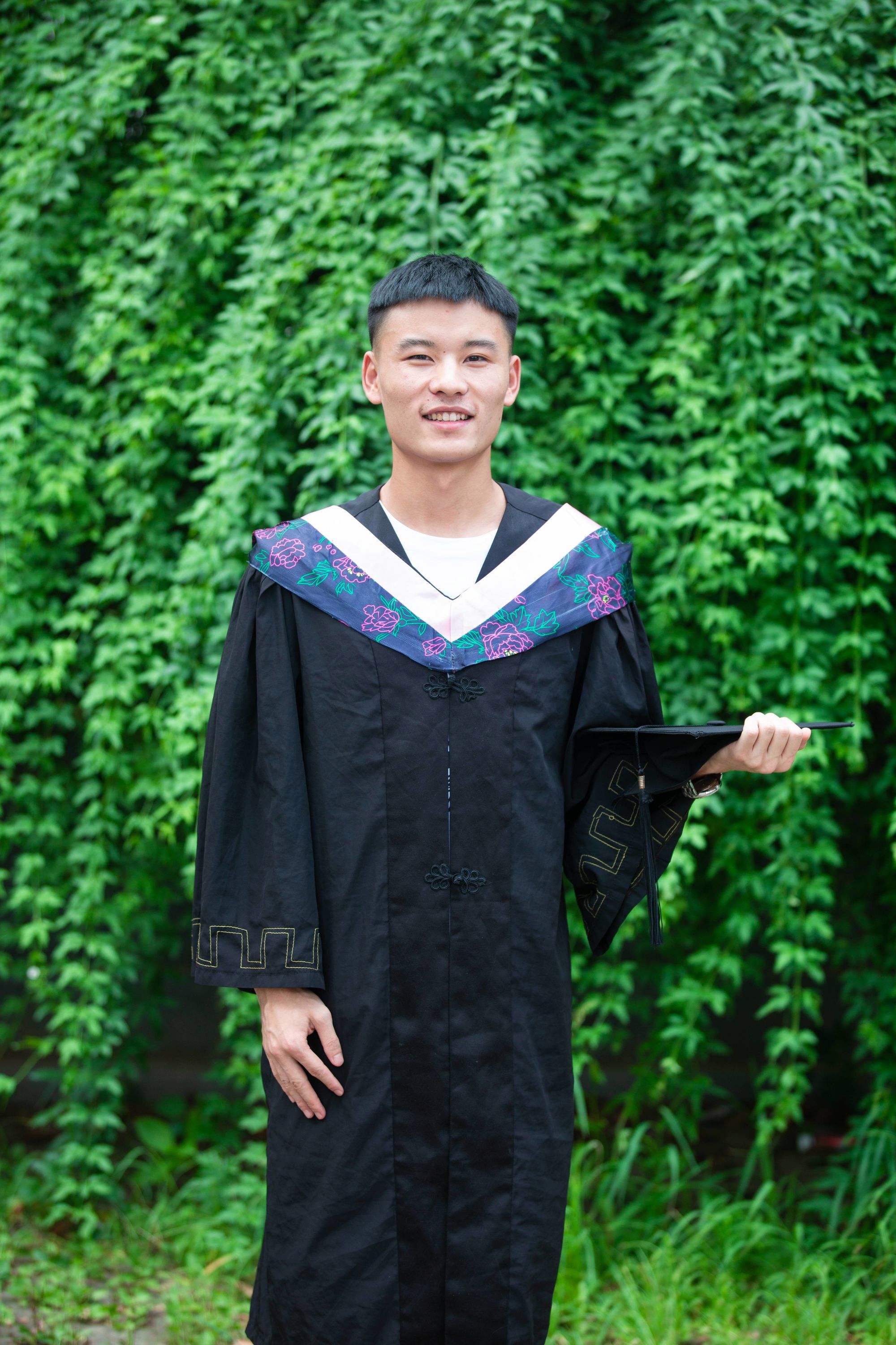 看到以前的毕业照片怎么留言