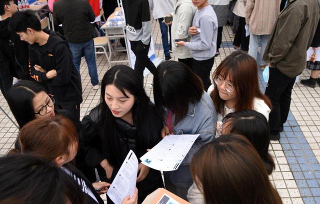 应届毕业生做什么工作好